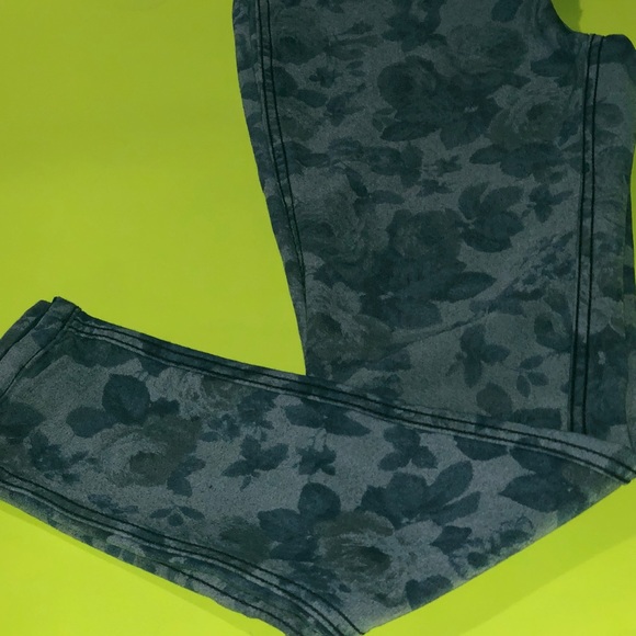 Flip Side Ladies Skinny Jeans - Picture 3 of 3